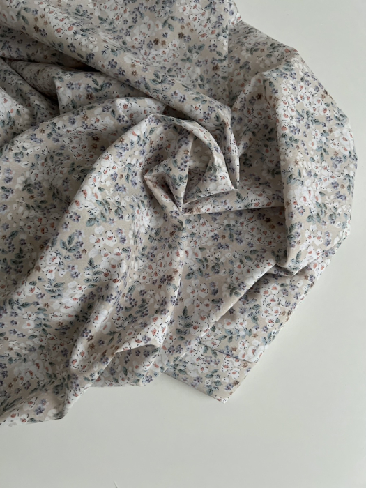 Clarence - Batiste de coton SILKYNE à imprimé fleuri fond beige Tissus issus de l'agriculture biologique  - 4