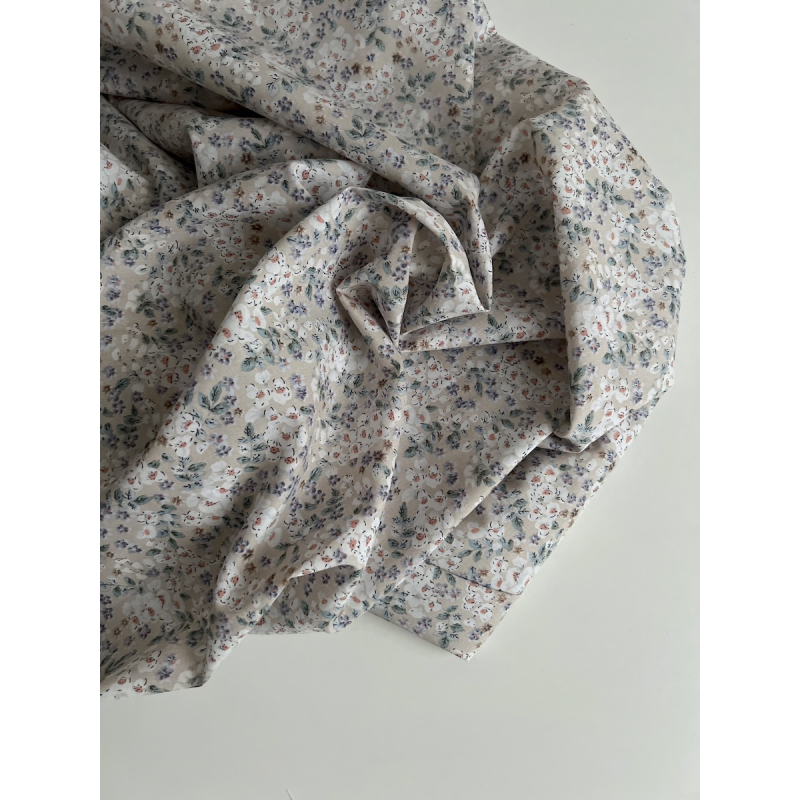 Clarence - Batiste de coton SILKYNE à imprimé fleuri fond beige Tissus issus de l'agriculture biologique  - 4