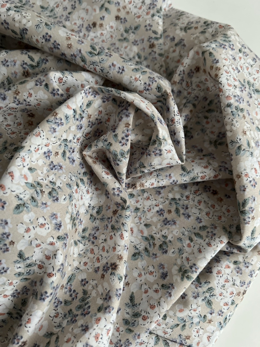 Clarence - Batiste de coton SILKYNE à imprimé fleuri fond beige Tissus issus de l'agriculture biologique  - 6