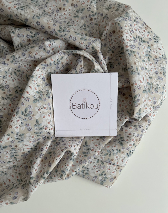 Clarence - Batiste de coton SILKYNE à imprimé fleuri fond beige Tissus issus de l'agriculture biologique  - 7