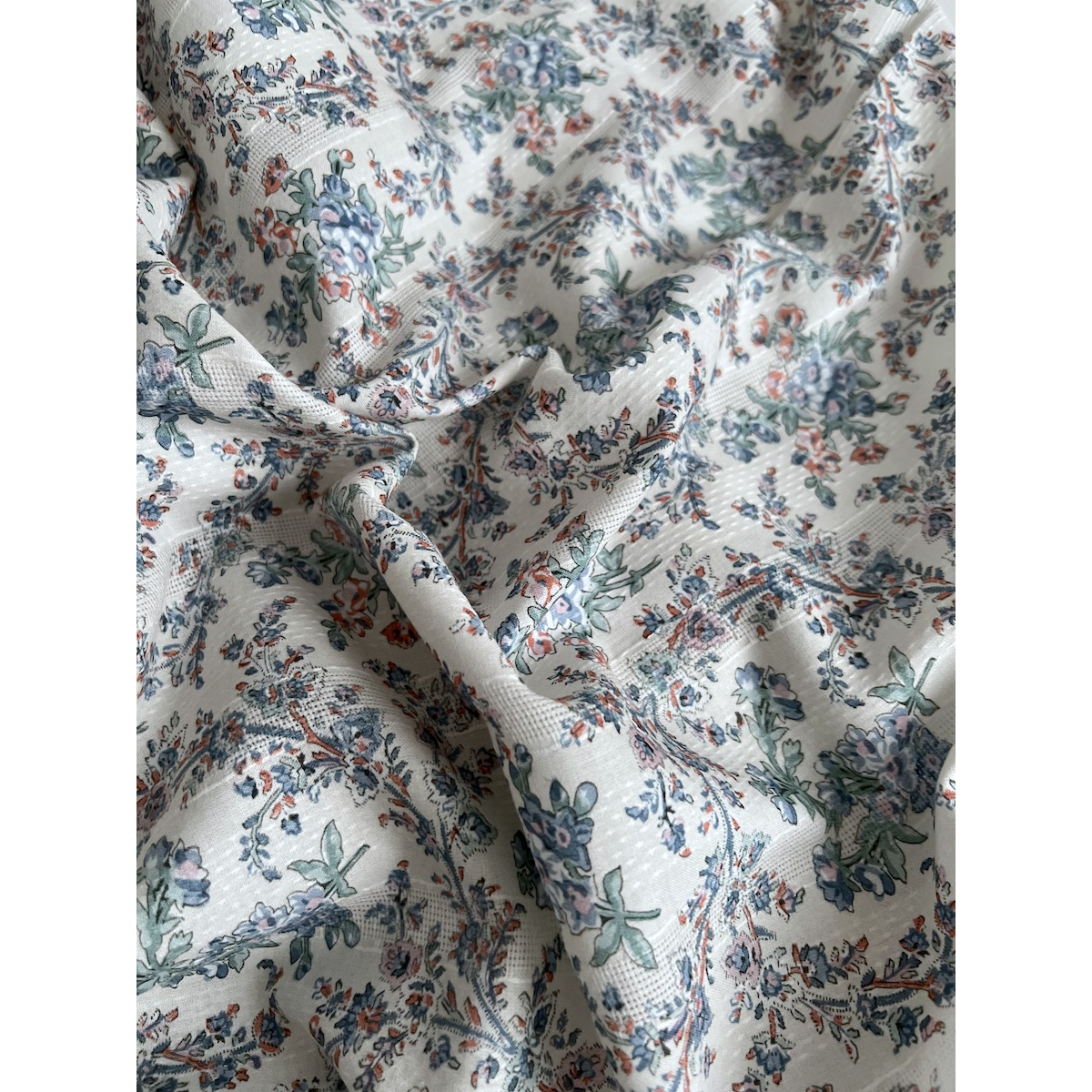Zina - Voile de coton texturé imprimé fleuri bleu / vert Qualité Oeko-tex - 3 Zina - Voile de coton texturé imprimé fleuri bleu / vert Qualité Oeko-tex - 3