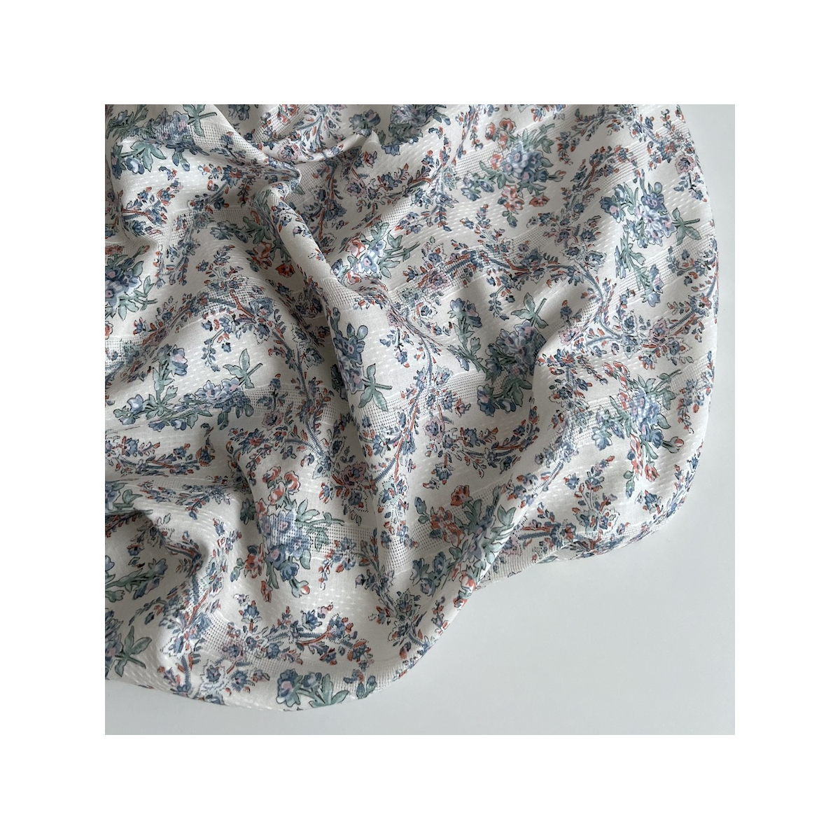 Zina - Voile de coton texturé imprimé fleuri bleu / vert Qualité Oeko-tex - 6 Zina - Voile de coton texturé imprimé fleuri bleu / vert Qualité Oeko-tex - 6
