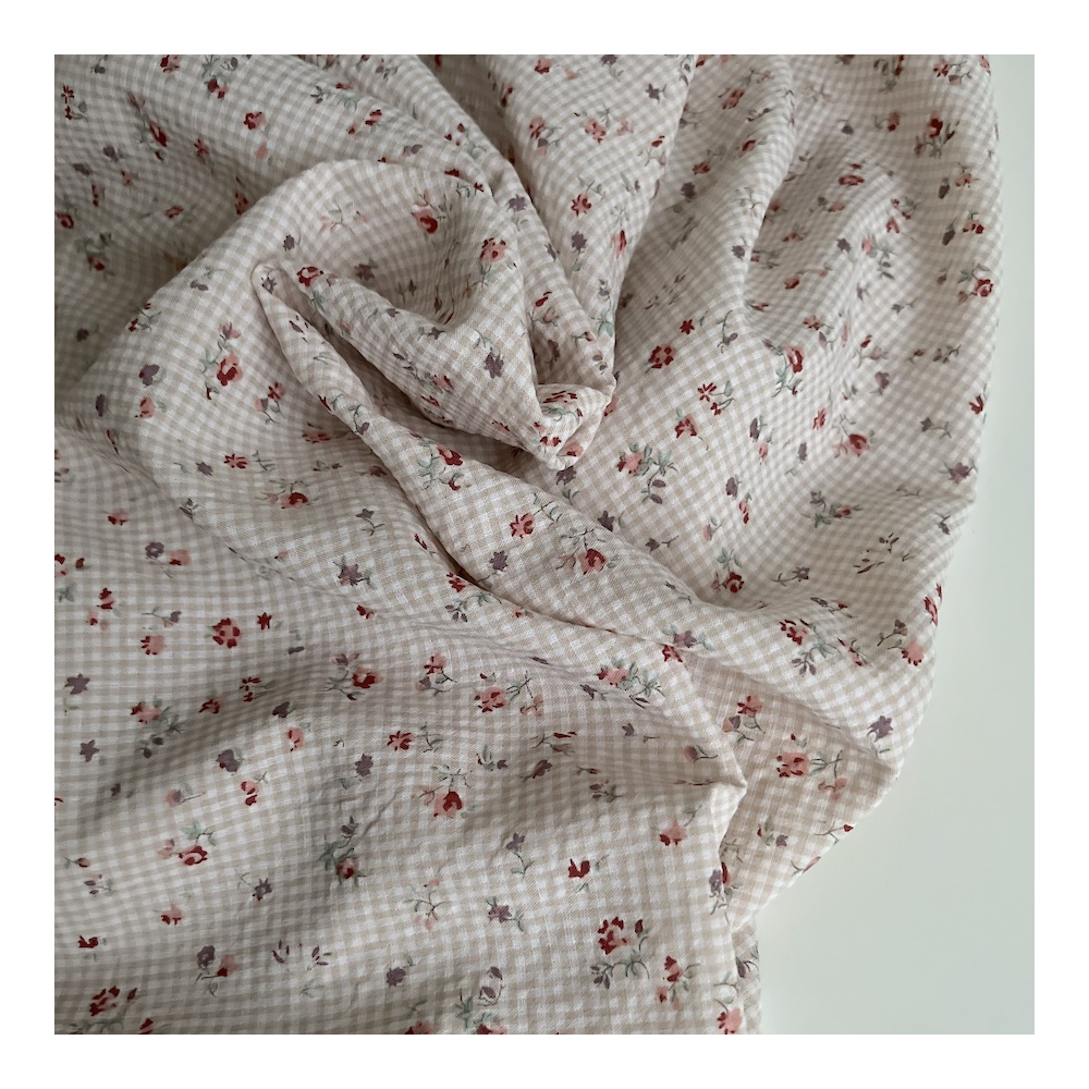 Josine - Seersucker / Coton gaufré vichy mini 2mm beige à motif fleuri Batikou - 1