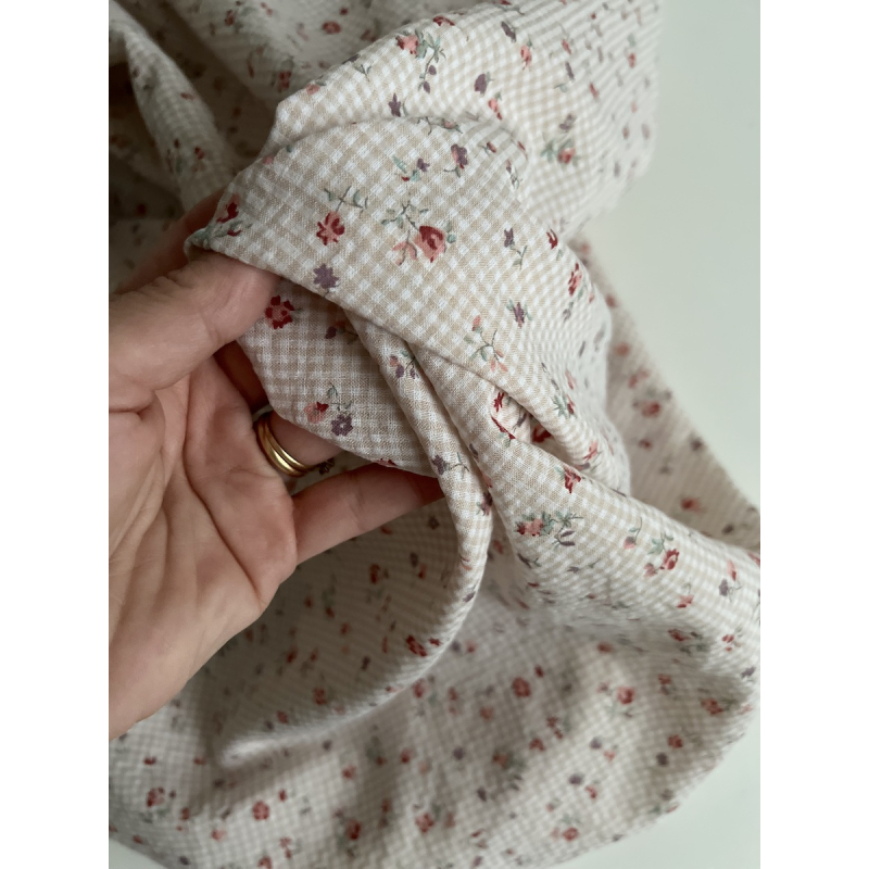 Josine - Seersucker / Coton gaufré vichy mini 2mm beige à motif fleuri Batikou - 2