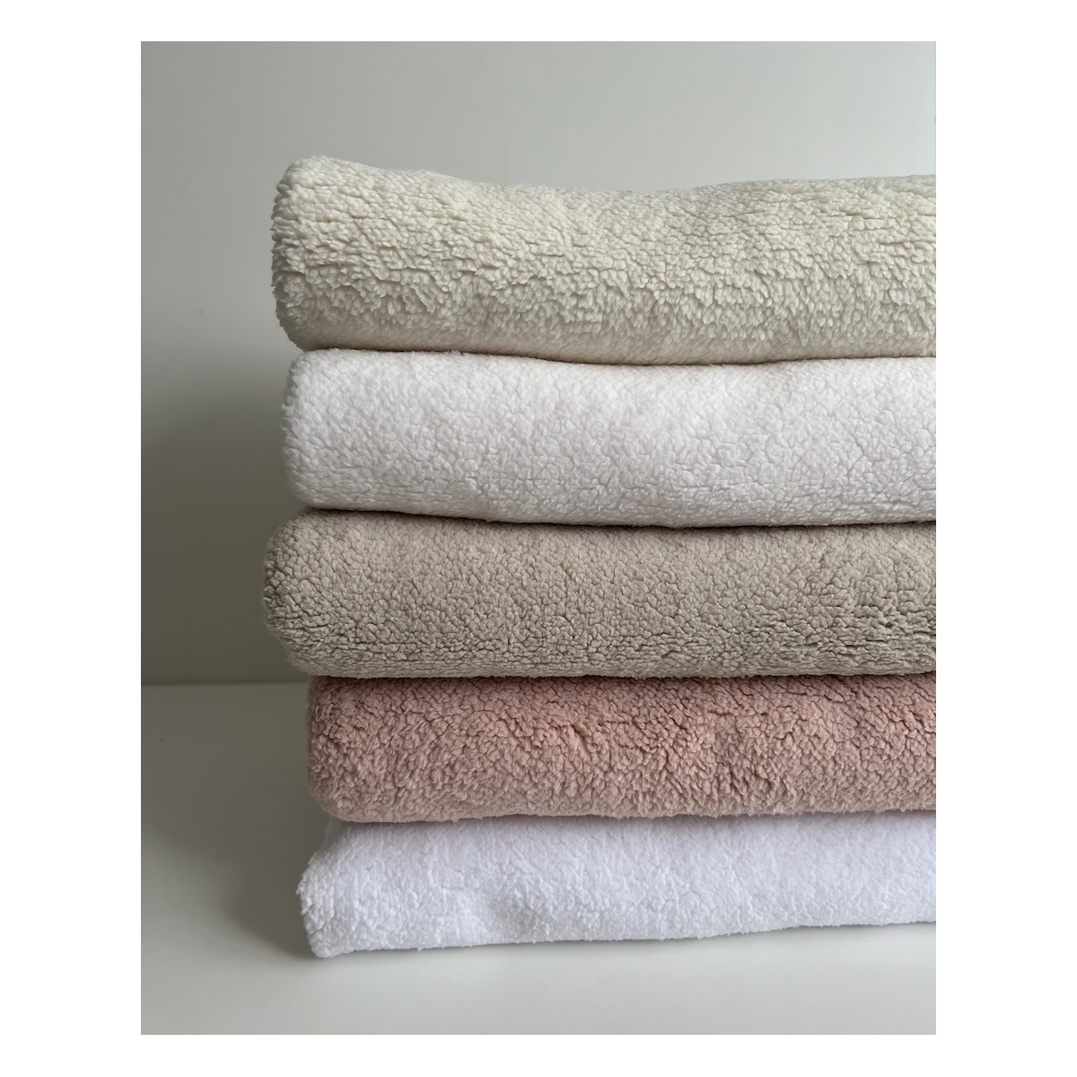 Teddy / moumoute bouclé coloris rose thé Teddy / moumoute bouclé coloris rose thé