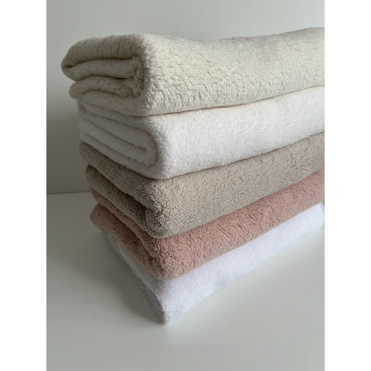 Teddy / moumoute bouclé coloris rose thé Teddy / moumoute bouclé coloris rose thé