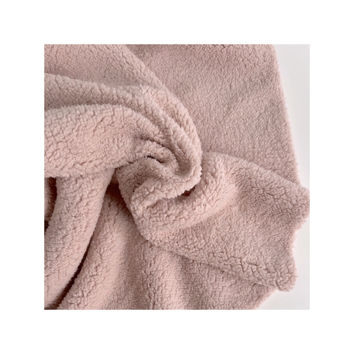 Teddy / moumoute bouclé coloris rose thé Teddy / moumoute bouclé coloris rose thé