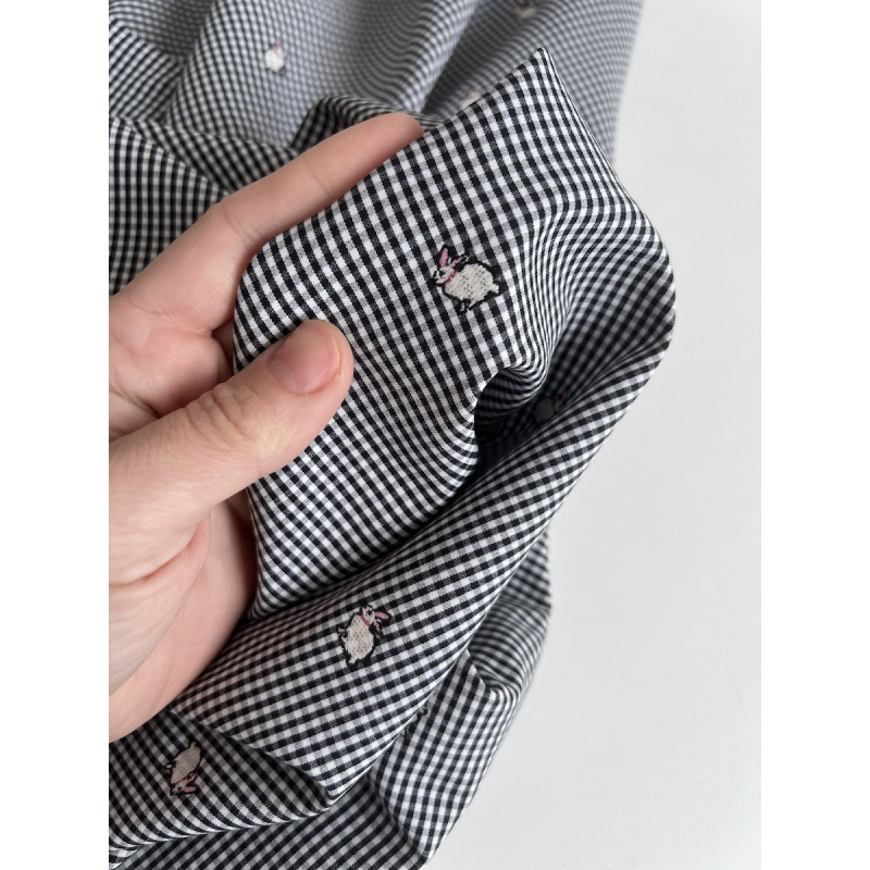 Tissu vichy coton noir et blanc 2mm broderie petits lapins Batikou - 4