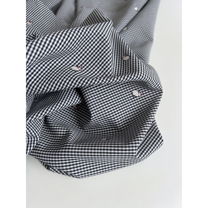 Tissu vichy coton noir et blanc 2mm broderie petits lapins Batikou - 5