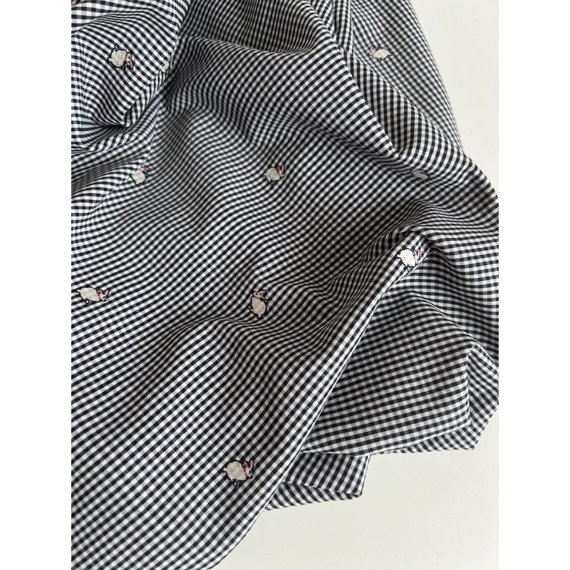 Tissu vichy coton noir et blanc 2mm broderie petits lapins Batikou - 9