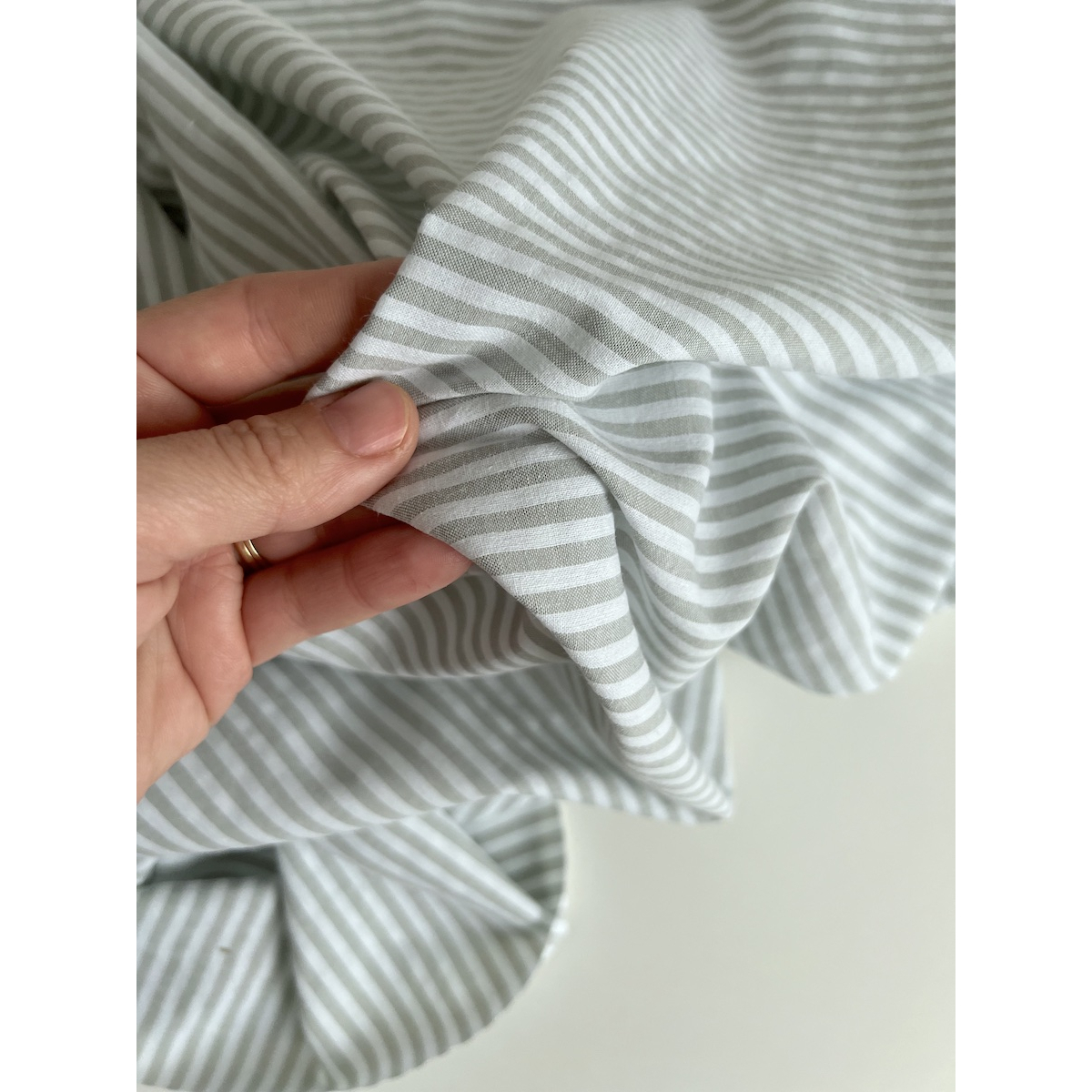 Coton gaufré à rayures coloris vert amande grisé Qualité Oeko-tex - 6