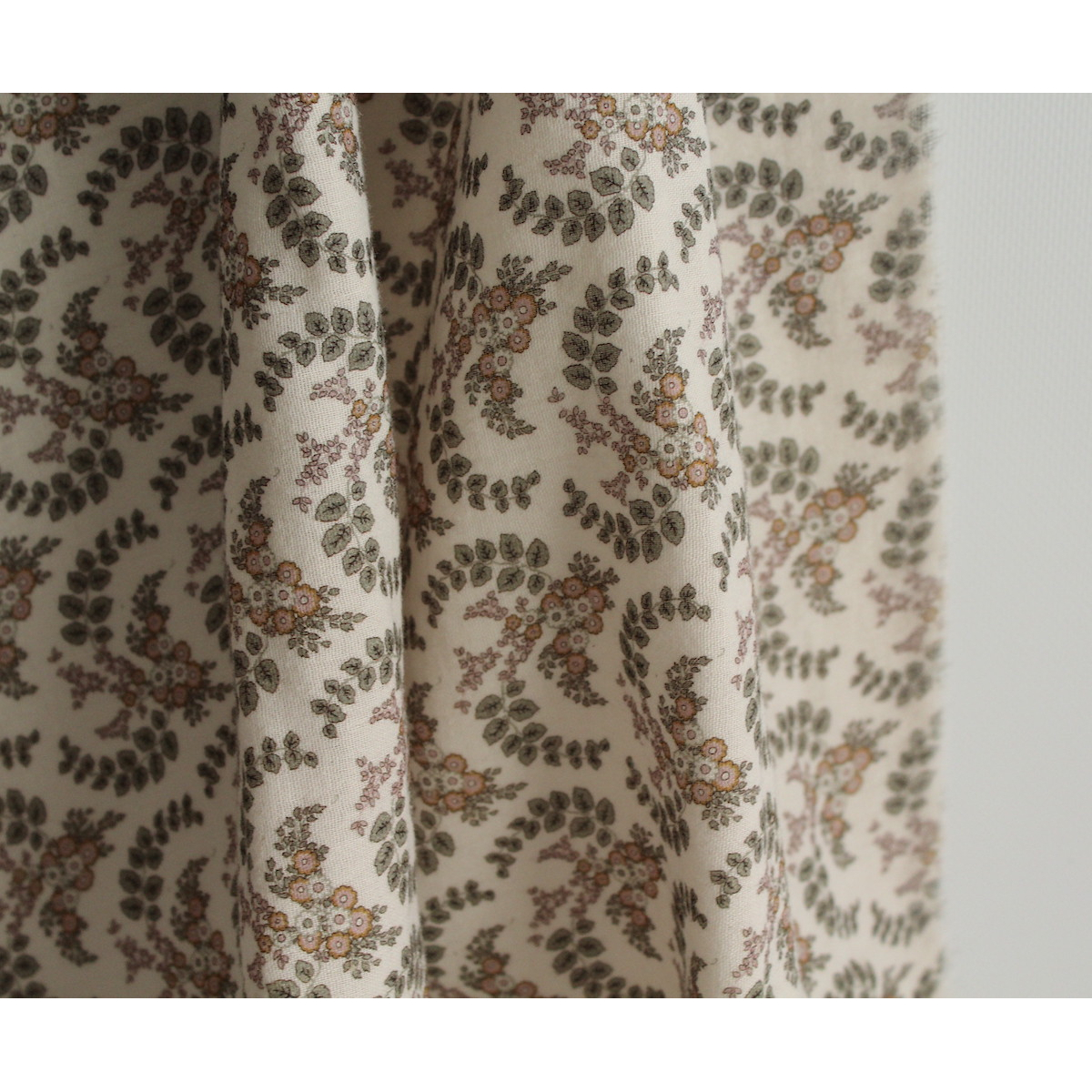 Double gaze de coton organique BIO à fleurs kaki Tissus issus de l'agriculture biologique  - 4