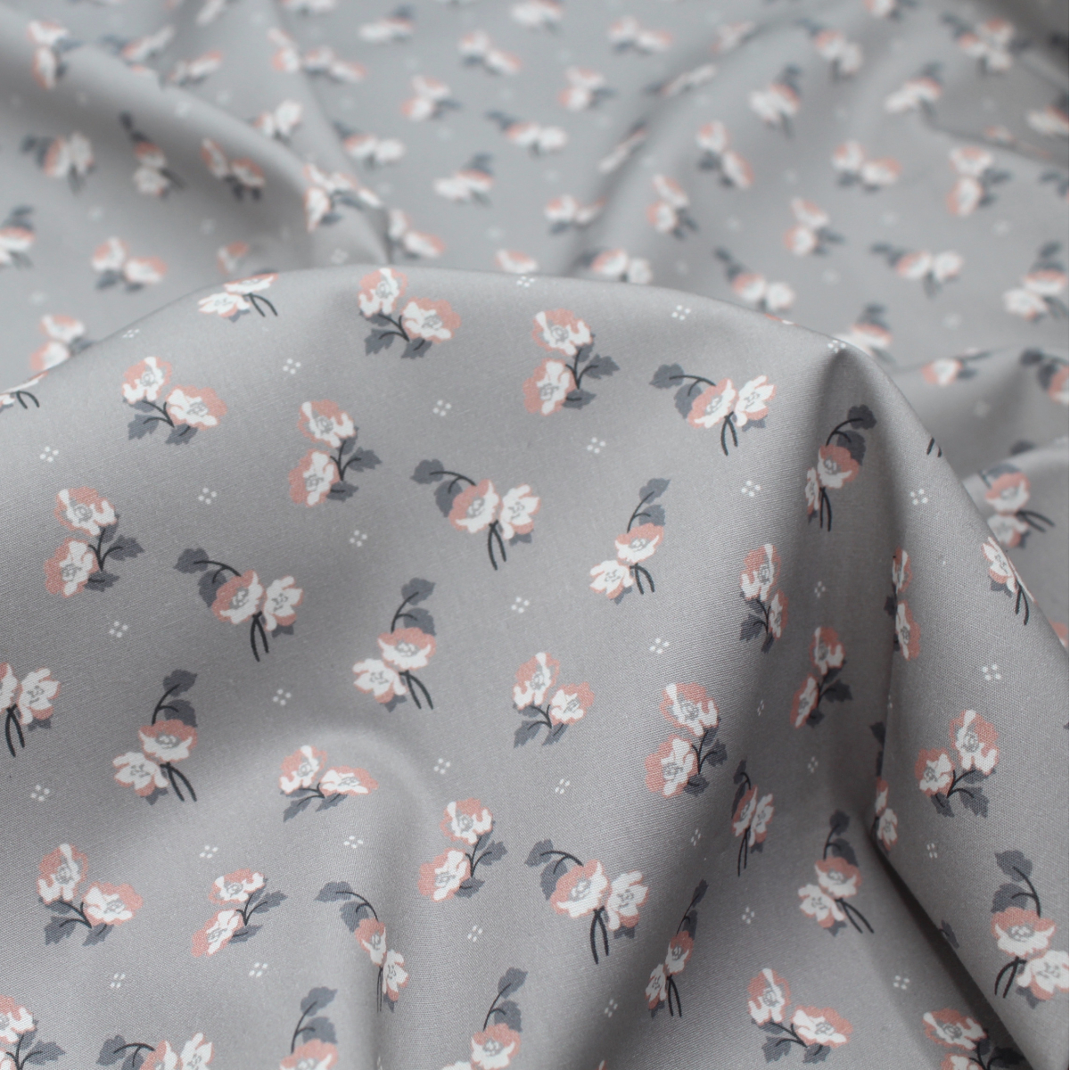 Popeline de coton BIO fine / motif fleuri exclusif Hana gris Popeline de coton BIO fine / motif fleuri exclusif Hana gris