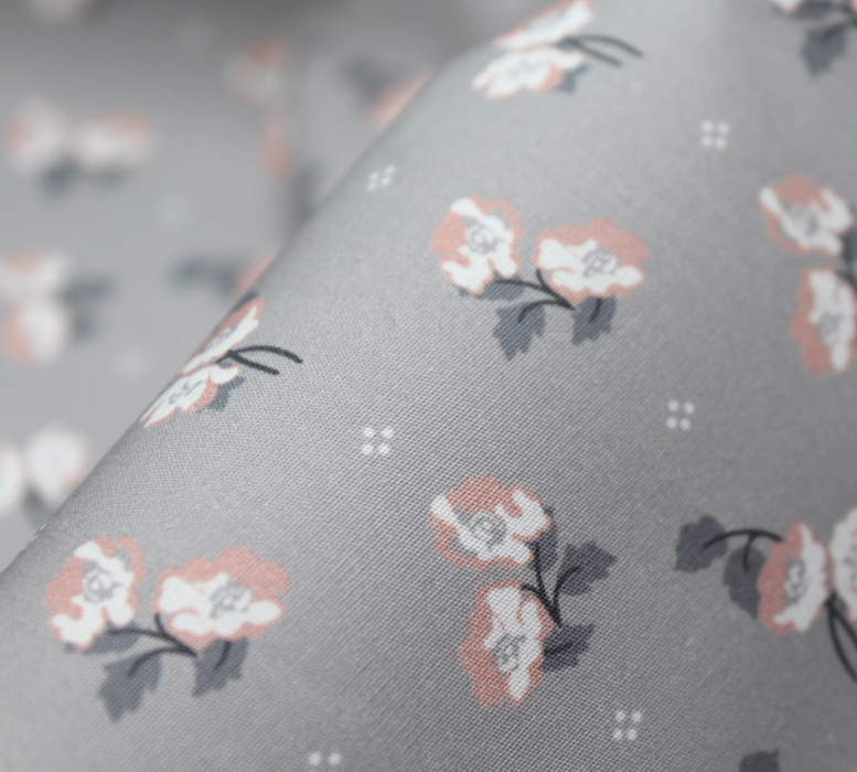 Popeline de coton BIO fine / motif fleuri exclusif Hana gris