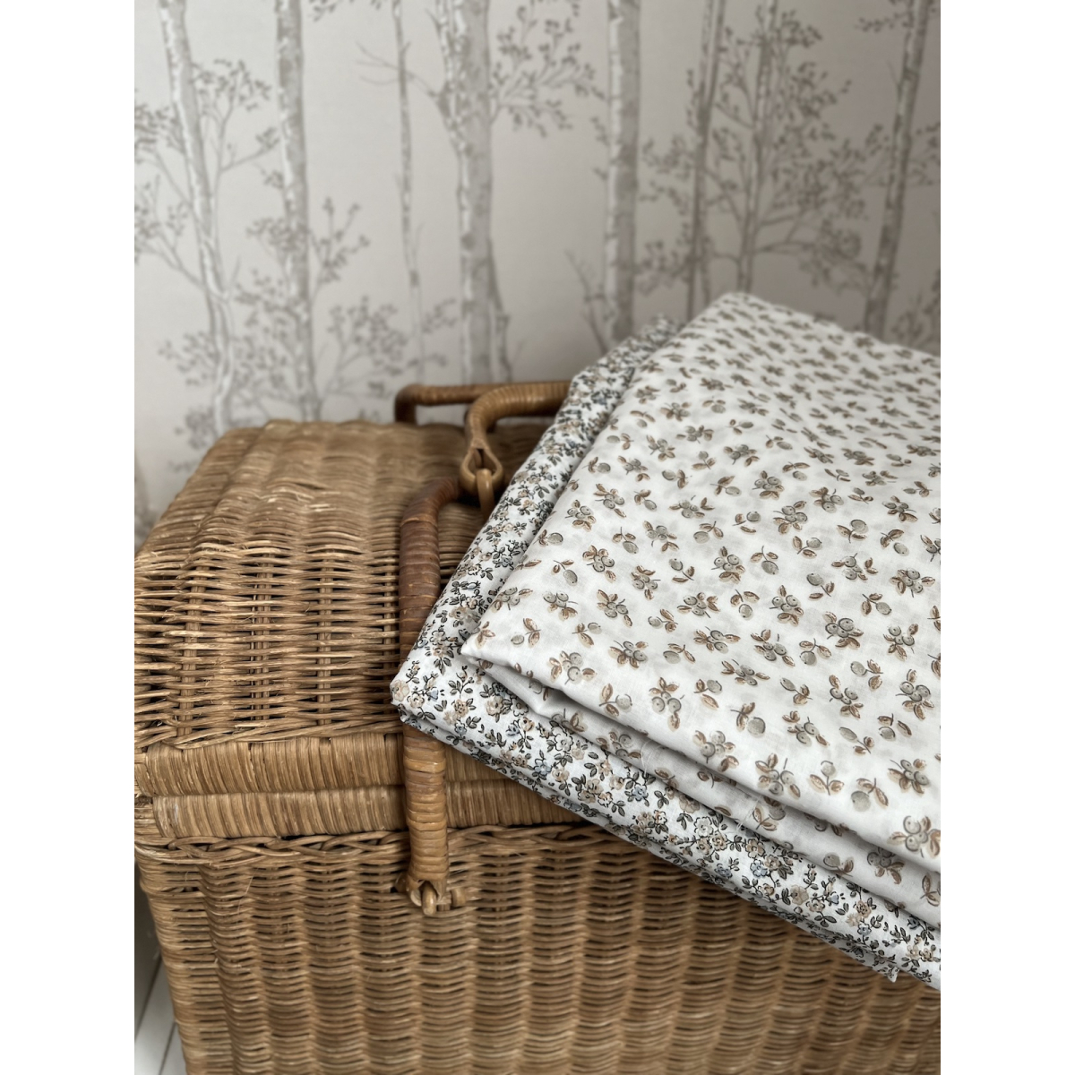Nino - Batiste de coton BIO imprimé petits fruits Nino - Batiste de coton BIO imprimé petits fruits
