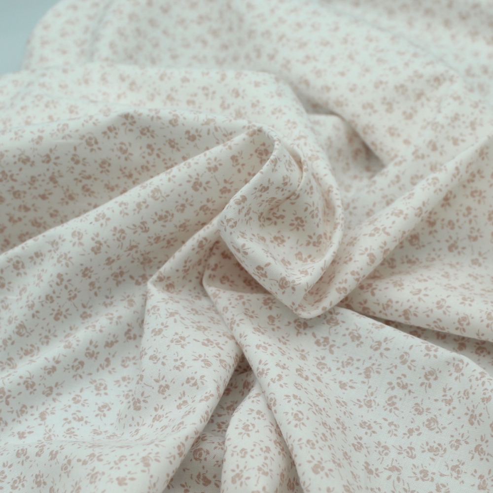 Popeline de coton douce coloris fleuri rose poudré fond lait qualité SWEET Tissus issus de l'agriculture biologique  - 1