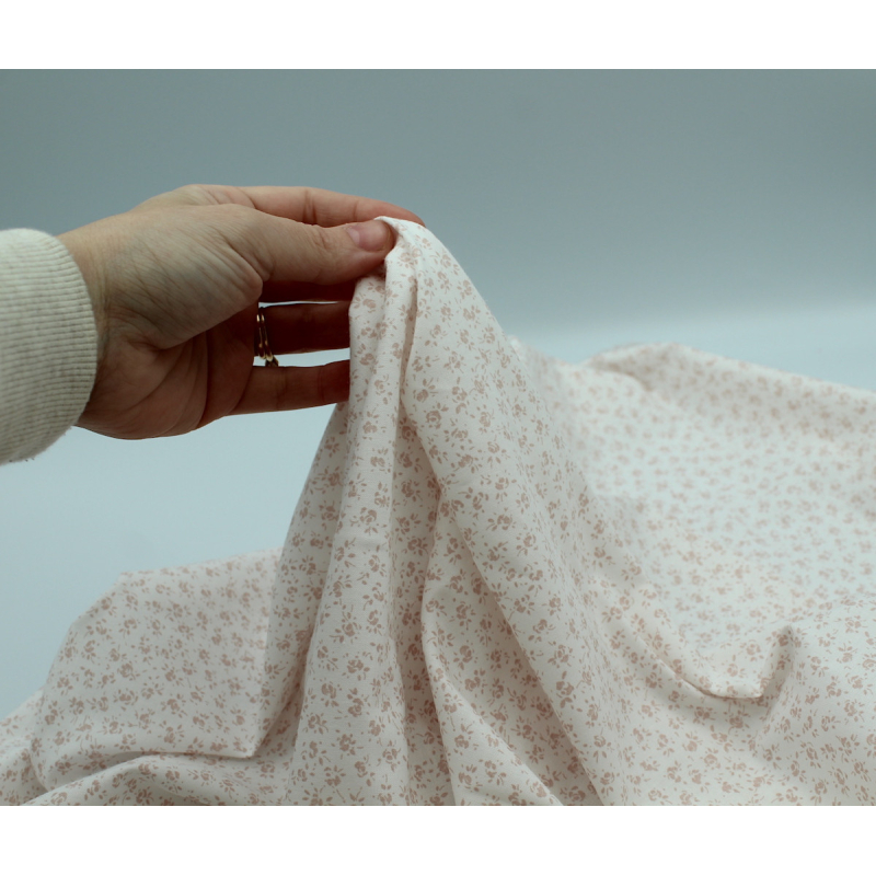 Popeline de coton douce coloris fleuri rose poudré fond lait qualité SWEET Tissus issus de l'agriculture biologique  - 2