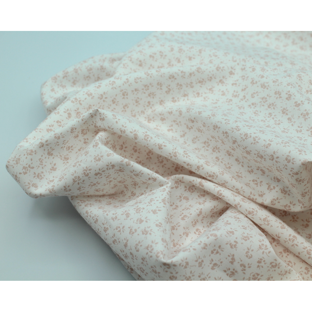 Popeline de coton douce coloris fleuri rose poudré fond lait qualité SWEET Tissus issus de l'agriculture biologique  - 4
