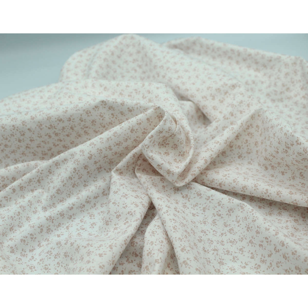 Popeline de coton douce coloris fleuri rose poudré fond lait qualité SWEET Tissus issus de l'agriculture biologique  - 5