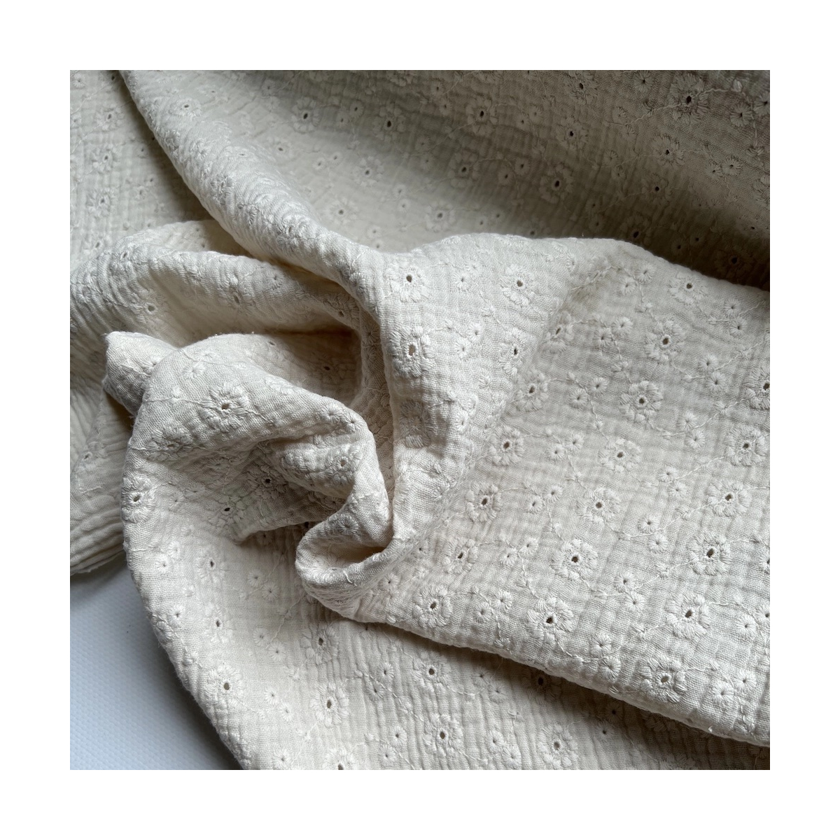 Double gaze de coton Suzy brodée coloris écru Qualité Oeko-tex - 1 Double gaze de coton Suzy brodée coloris écru Qualité Oeko-tex - 1