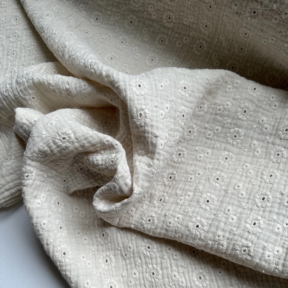 Double gaze de coton Suzy brodée coloris écru Qualité Oeko-tex - 1