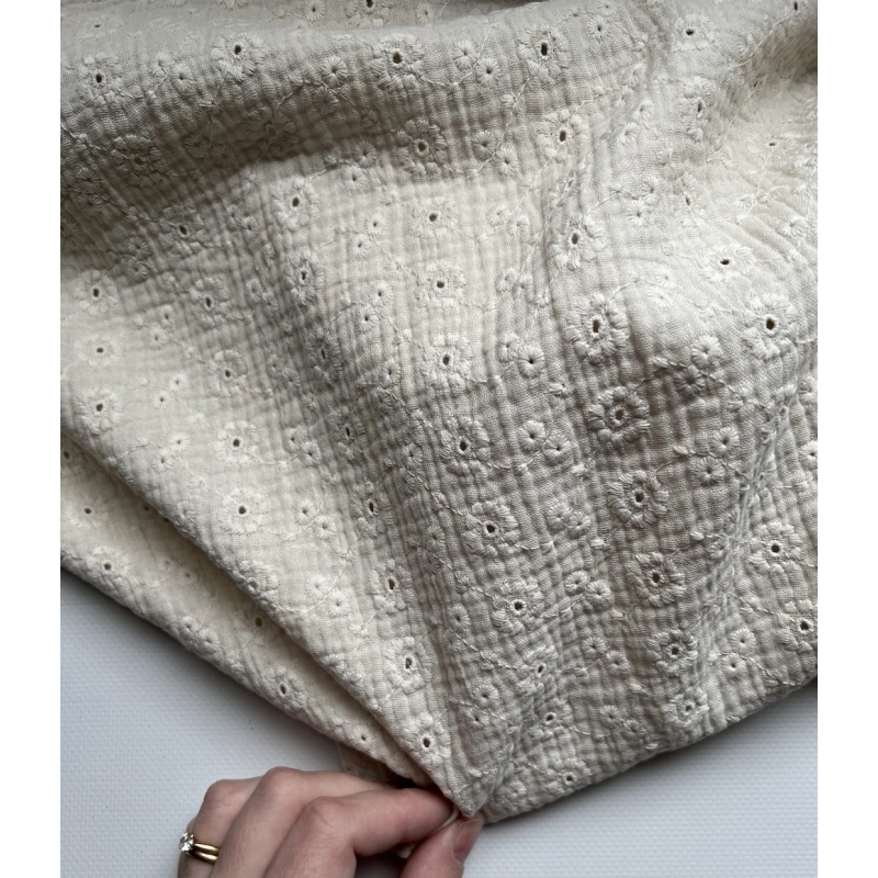 Double gaze de coton Suzy brodée coloris écru Qualité Oeko-tex - 2