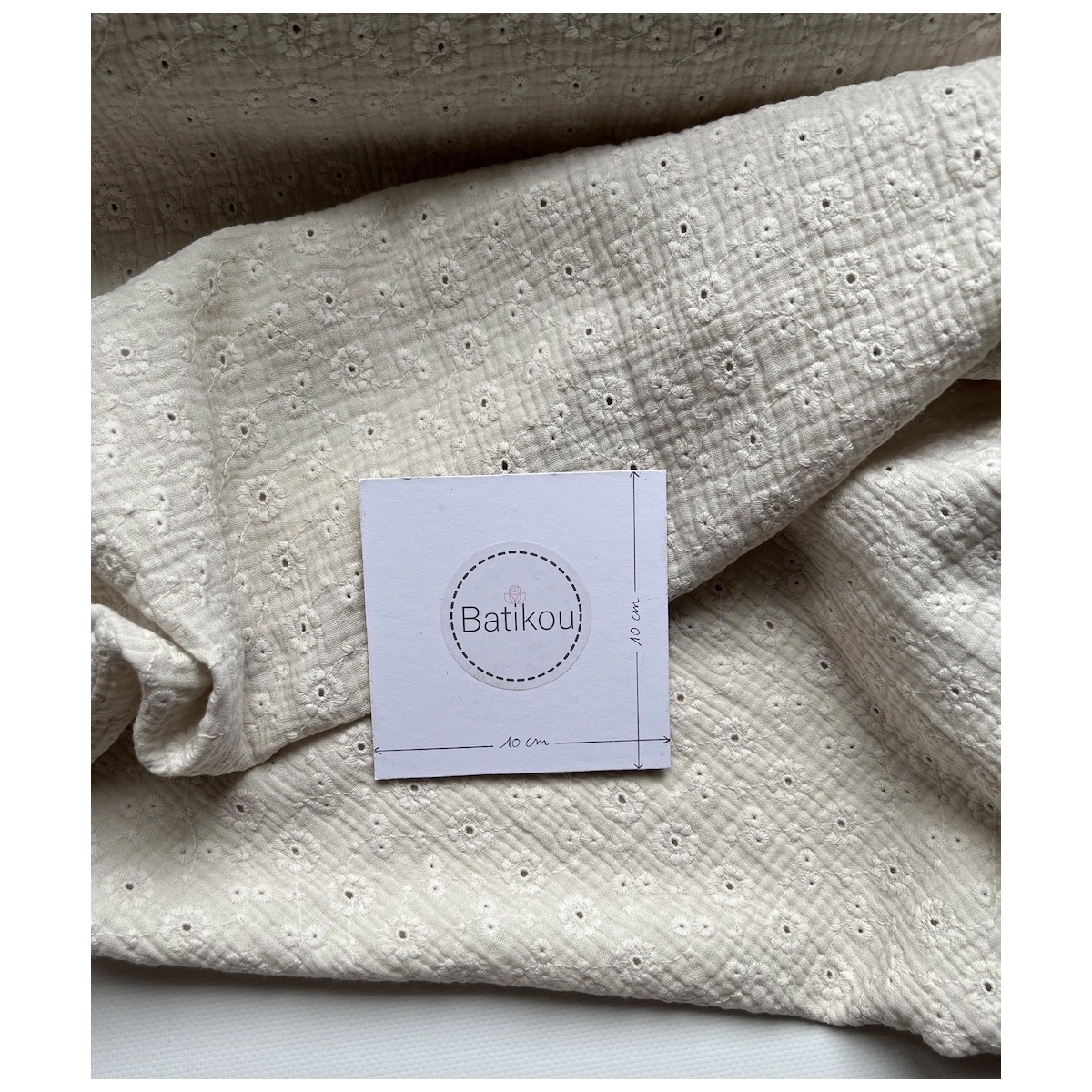Double gaze de coton Suzy brodée coloris écru Qualité Oeko-tex - 4 Double gaze de coton Suzy brodée coloris écru Qualité Oeko-tex - 4