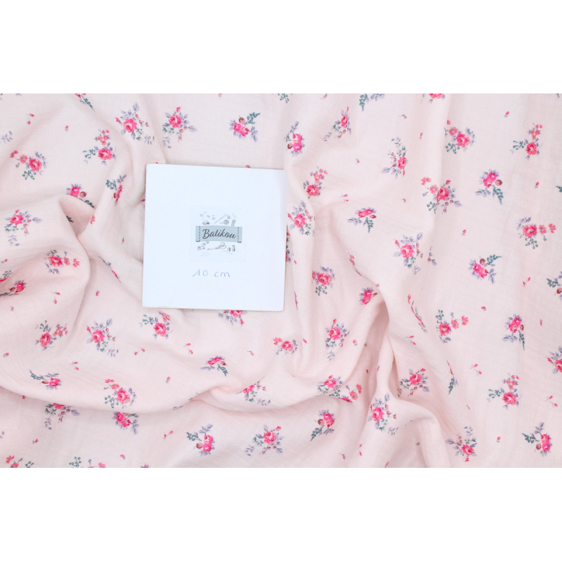 Salomé - Double gaze de coton BIO exclusif rose poudré à motifs Salomé - Double gaze de coton BIO exclusif rose poudré à motifs