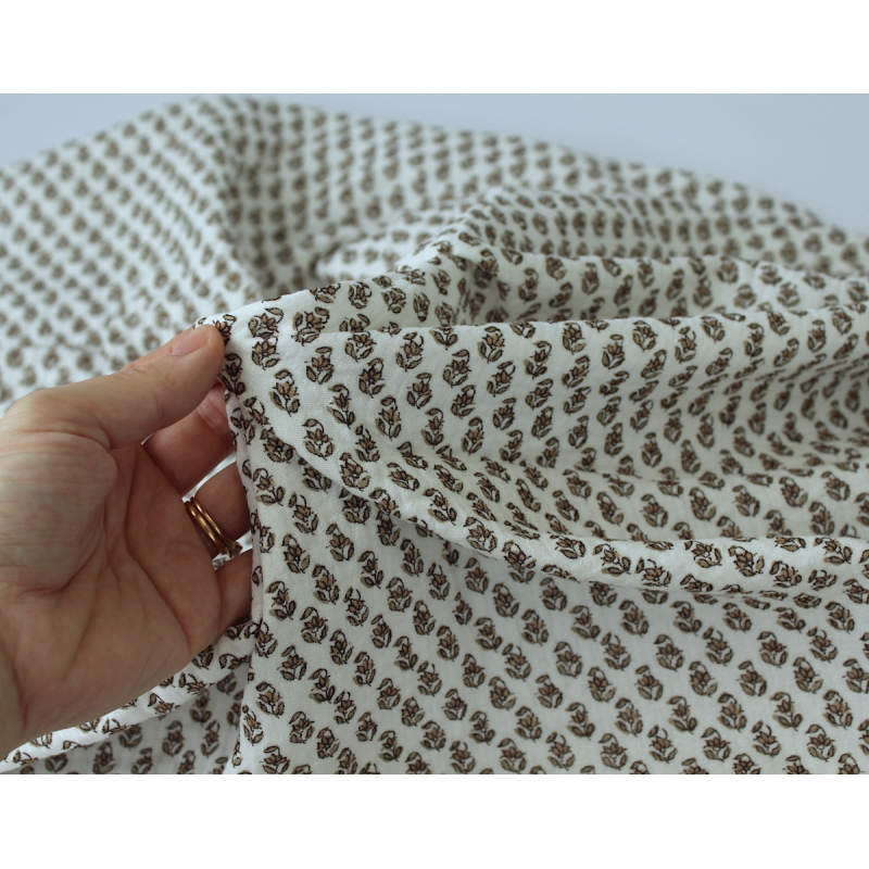 Aria -Double gaze de coton blanc cassé à motifs petites fleurs façon hand block
