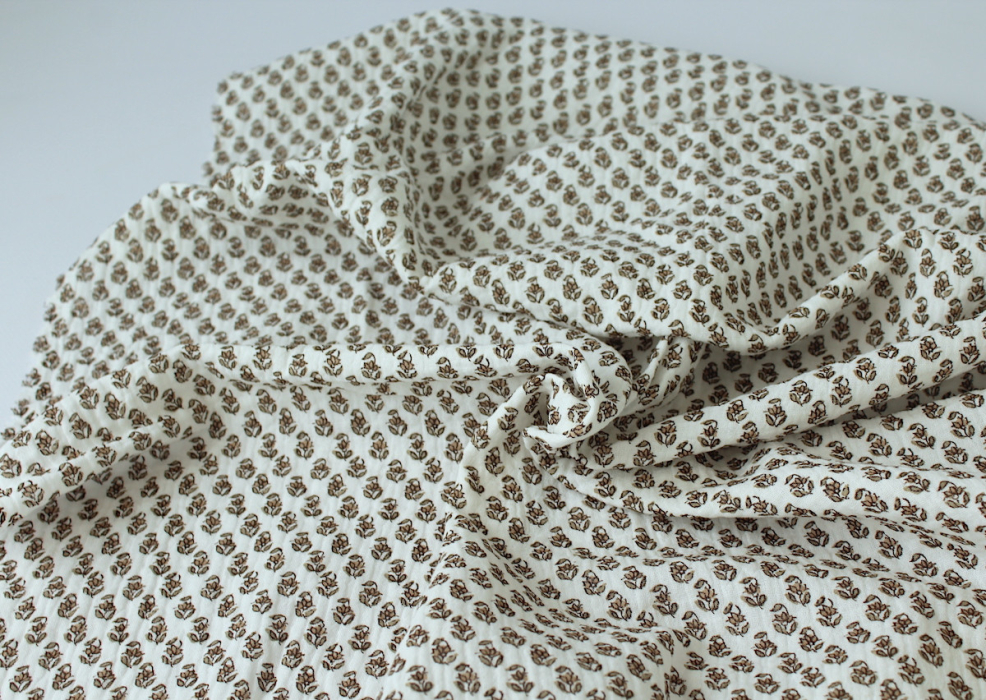 Aria -Double gaze de coton blanc cassé à motifs petites fleurs façon hand block