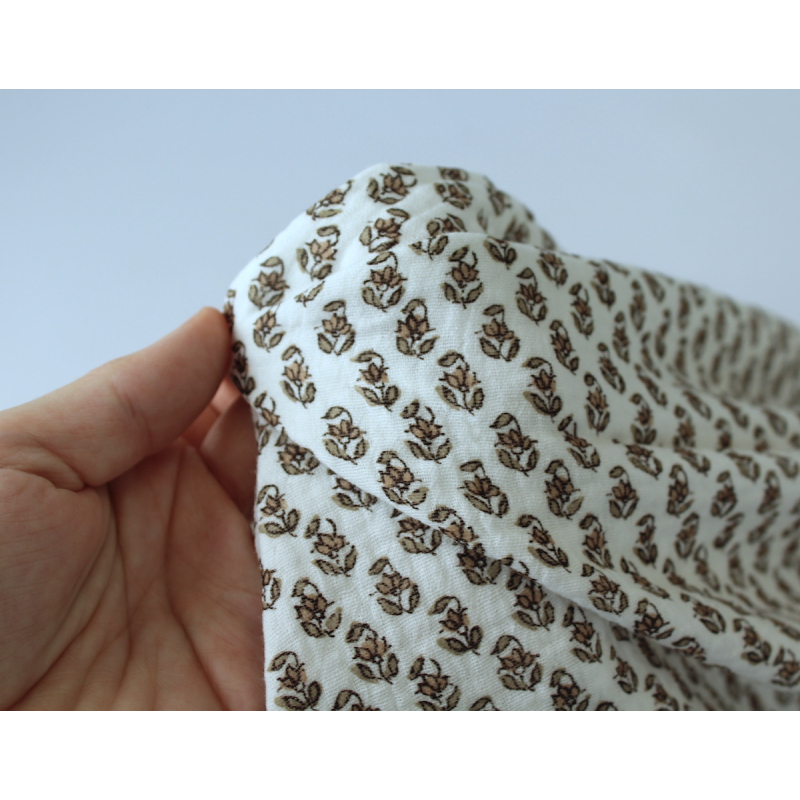 Aria -Double gaze de coton blanc cassé à motifs petites fleurs façon hand block