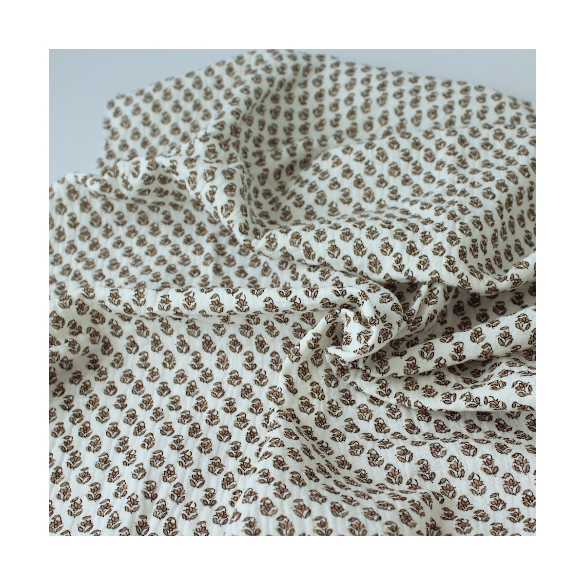 Aria -Double gaze de coton blanc cassé à motifs petites fleurs façon hand block Aria -Double gaze de coton blanc cassé à motifs petites fleurs façon hand block