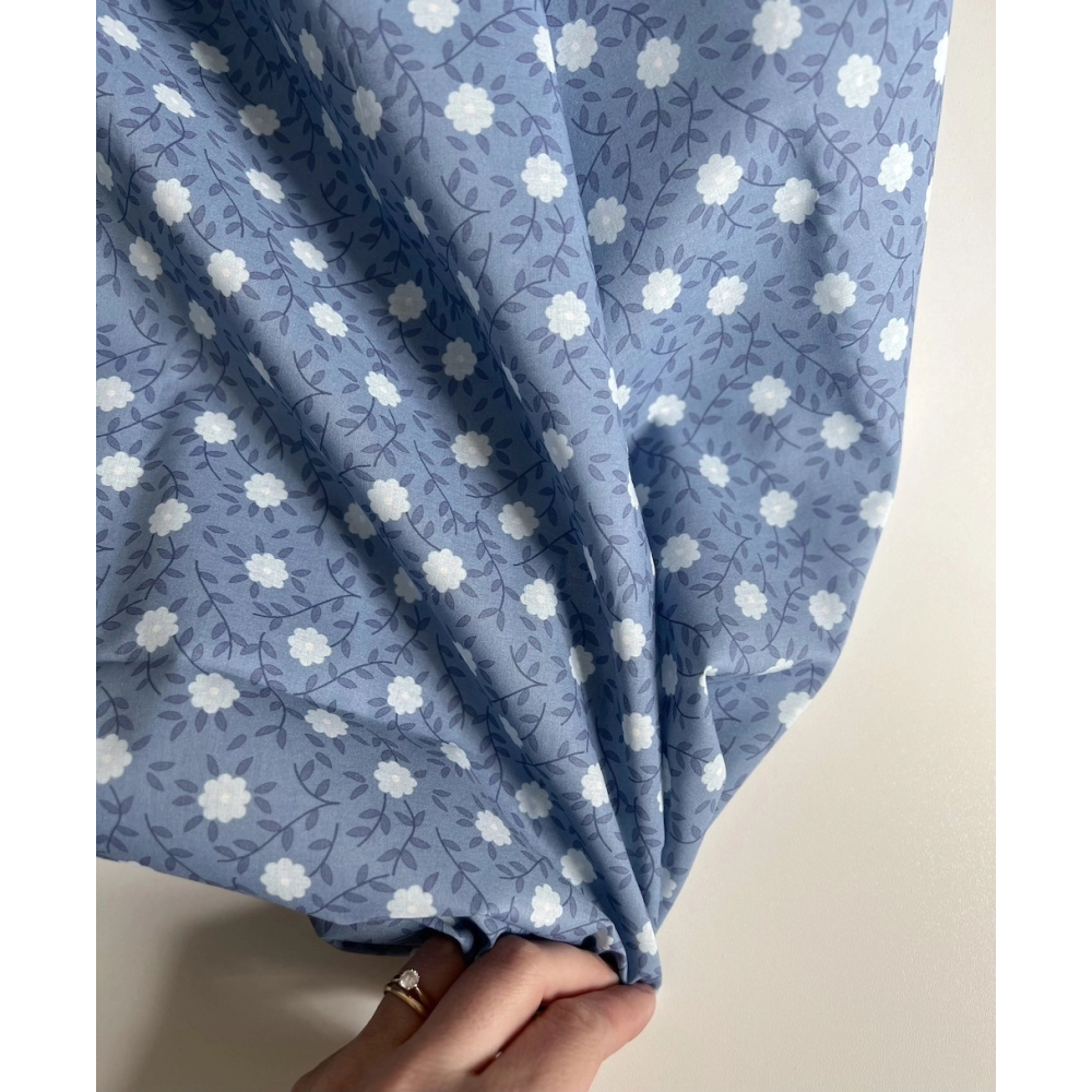 Gaspard - Batiste de coton organique imprimé fleuri fond bleu