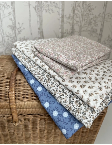 Gaspard - Batiste de coton organique imprimé fleuri fond bleu