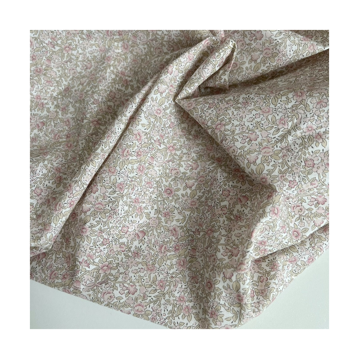 Birdy - Batiste de coton BIO imprimé exclusif Rose et vert fané Birdy - Batiste de coton BIO imprimé exclusif Rose et vert fané
