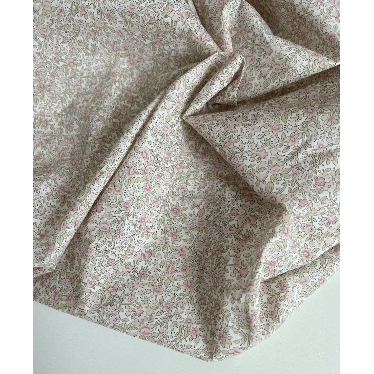 Birdy - Batiste de coton BIO imprimé exclusif Rose et vert fané Birdy - Batiste de coton BIO imprimé exclusif Rose et vert fané
