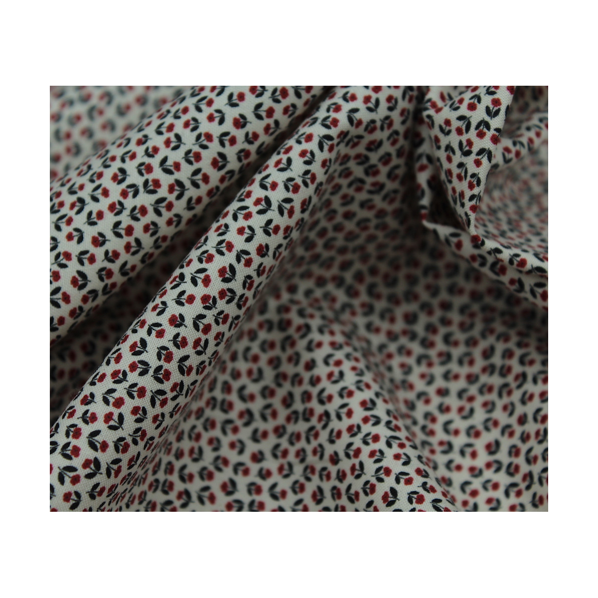 Popeline fine et douce coton organique fond ivoire imprimé mini fleurs