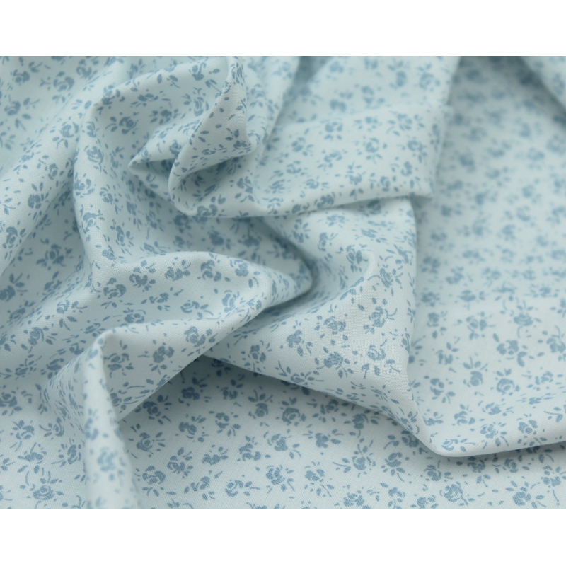 Popeline de coton douce coloris fleuri bleu poudré fond lait qualité SWEET
