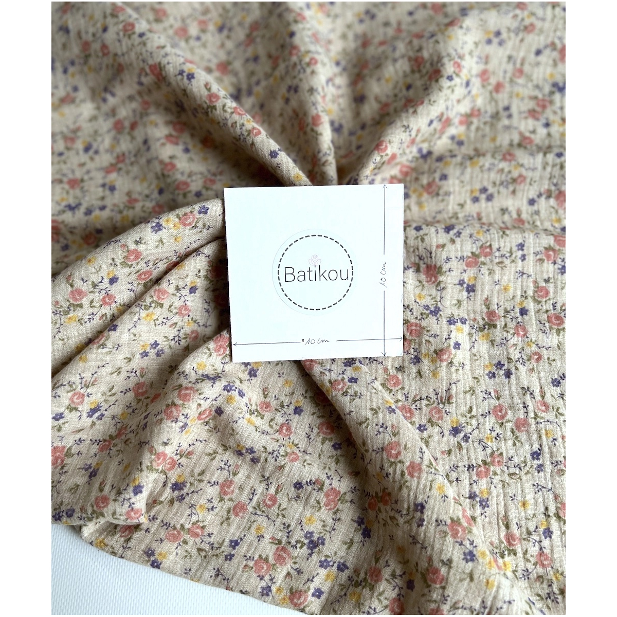 Idalie - Double gaze de coton BIO chiné coloris beige fleuri Idalie - Double gaze de coton BIO chiné coloris beige fleuri