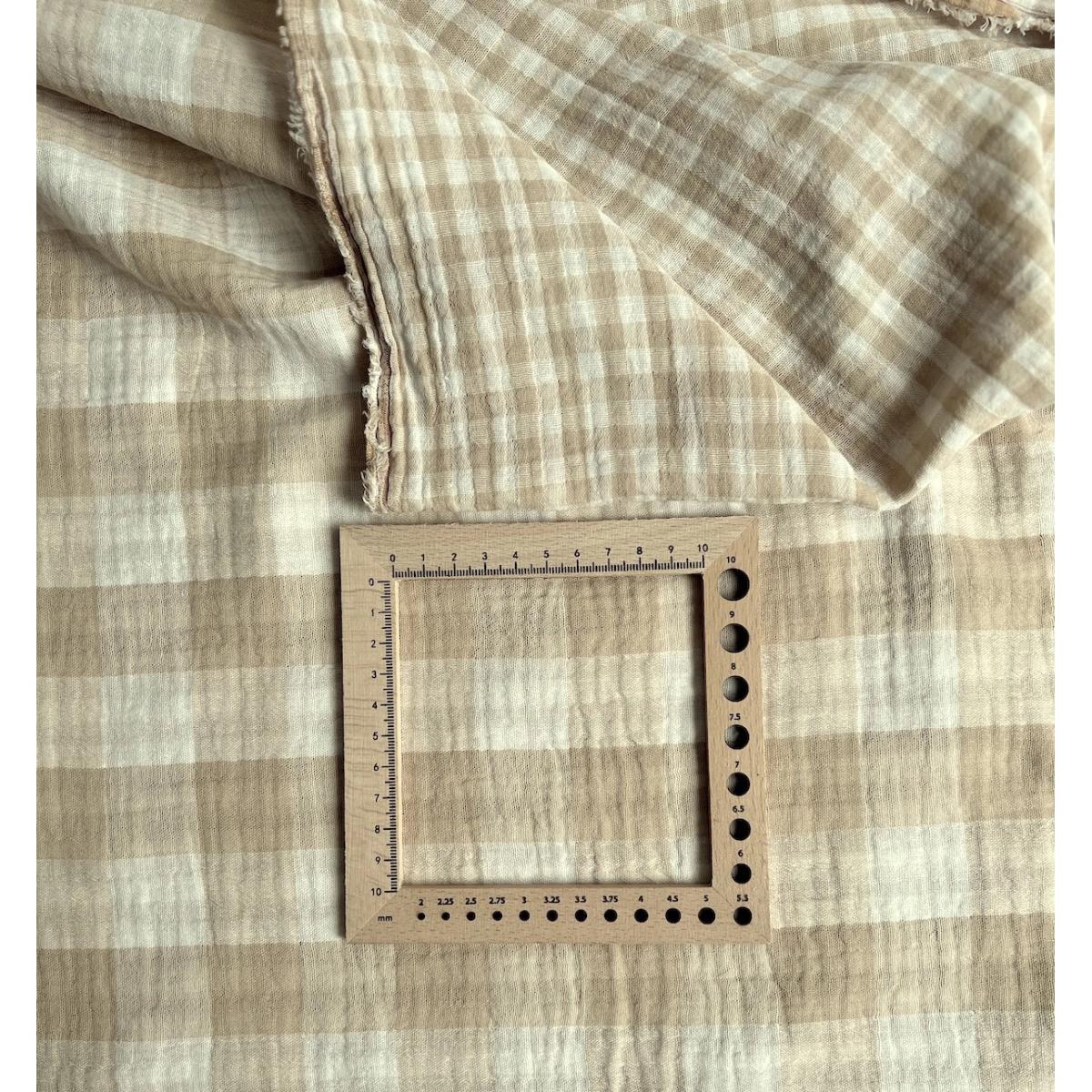 Double gaze de coton vichy réversible écru / sable Qualité Oeko-tex - 7