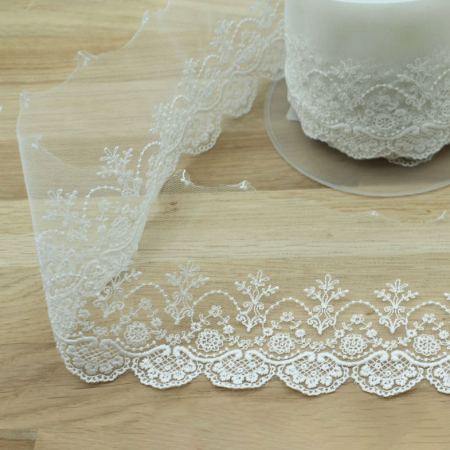 Galon dentelle tulle brodé 95mm x 1m blanc Galon dentelle tulle brodé 95mm x 1m blanc