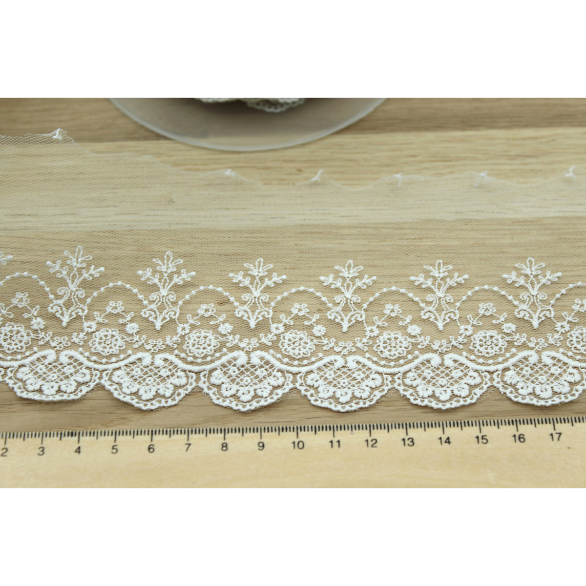 Galon dentelle tulle brodé 95mm x 1m blanc Galon dentelle tulle brodé 95mm x 1m blanc