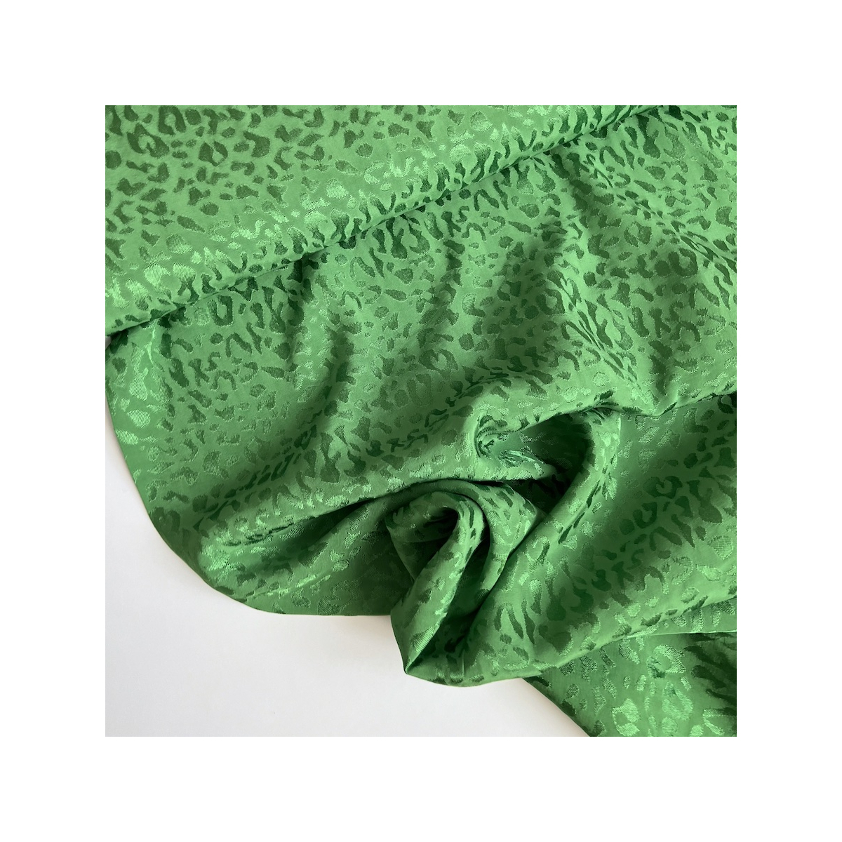 Lea - Viscose tissage jacquard graou / léopard vert garden Batikou - 1 Lea - Viscose tissage jacquard graou / léopard vert garden Batikou - 1