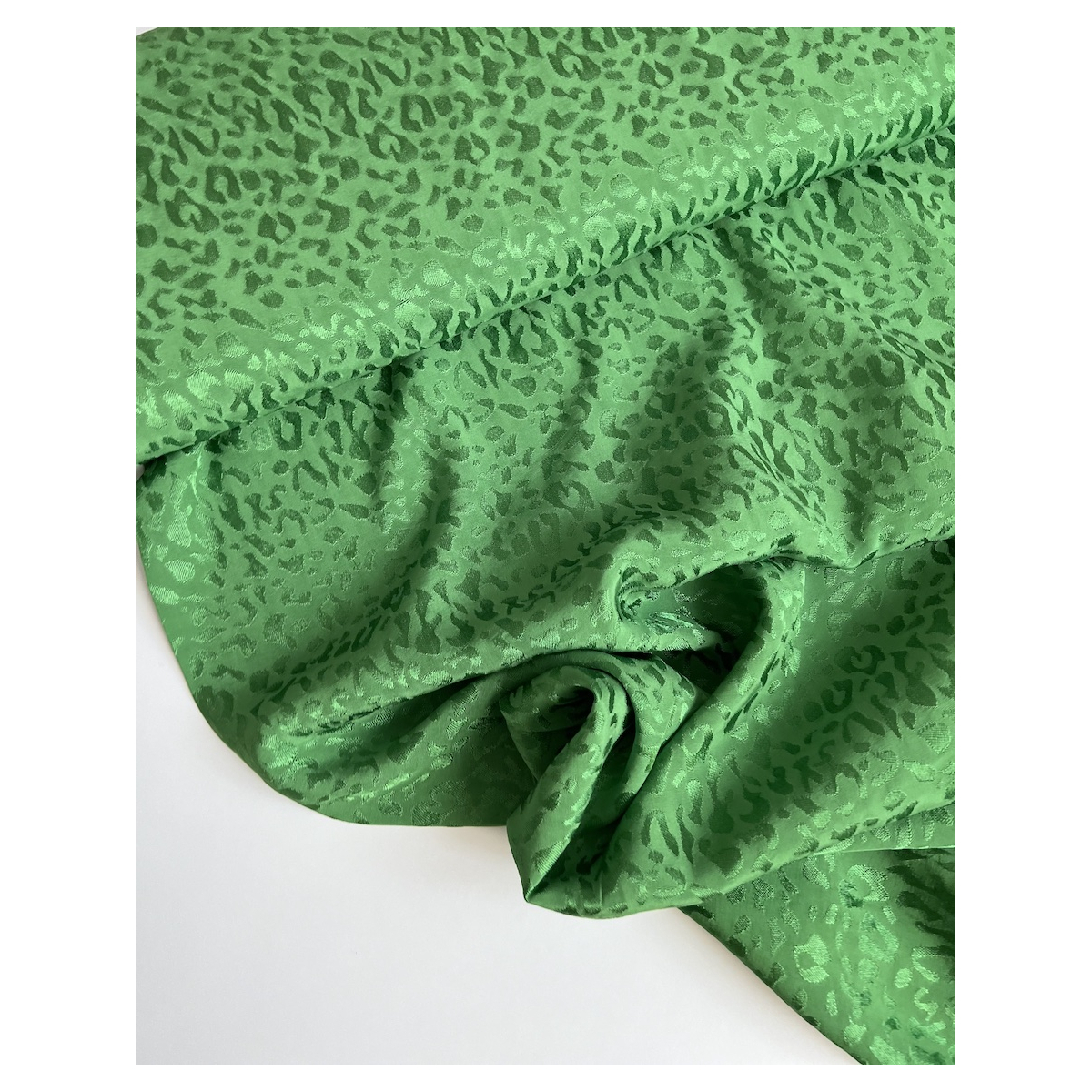 Lea - Viscose tissage jacquard graou / léopard vert garden Batikou - 3 Lea - Viscose tissage jacquard graou / léopard vert garden Batikou - 3