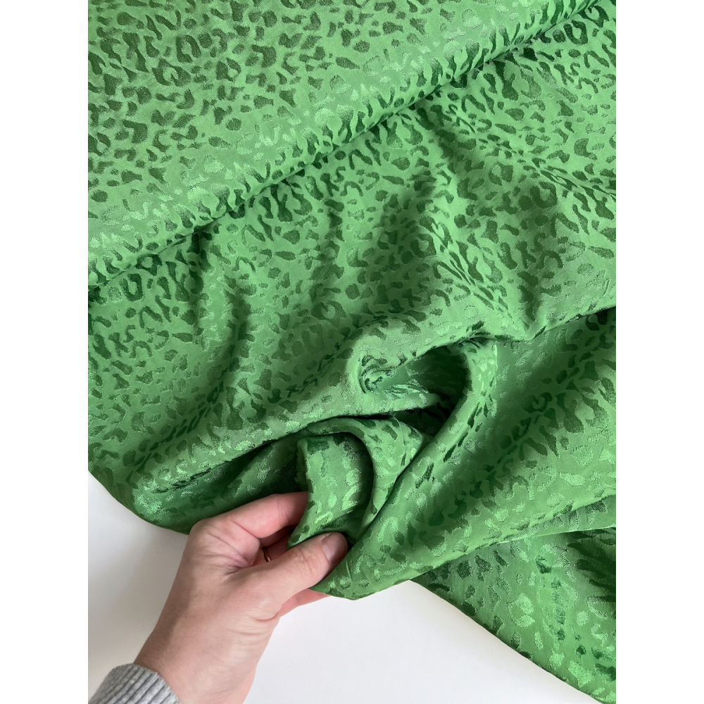 Lea - Viscose tissage jacquard graou / léopard vert garden Batikou - 5