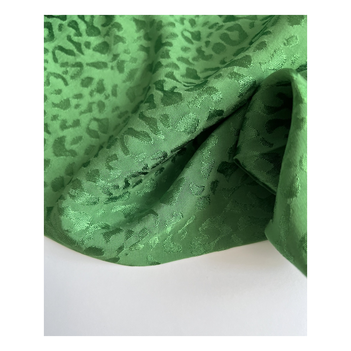 Lea - Viscose tissage jacquard graou / léopard vert garden Batikou - 6 Lea - Viscose tissage jacquard graou / léopard vert garden Batikou - 6