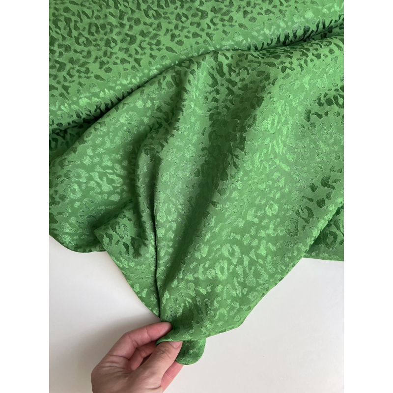 Lea - Viscose tissage jacquard graou / léopard vert garden Batikou - 7