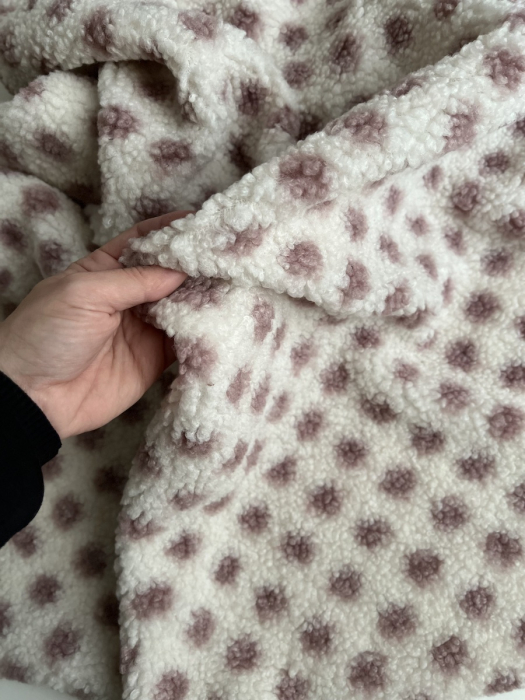 Teddy Sherpa bouclé fond écru clair motif pois vieux rose Mailles - 8