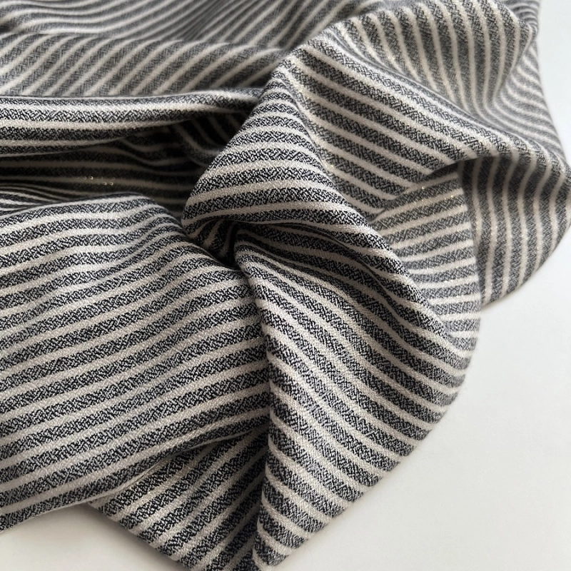 Viscose rayures chinées noires, écru et lurex doré Batikou - 1