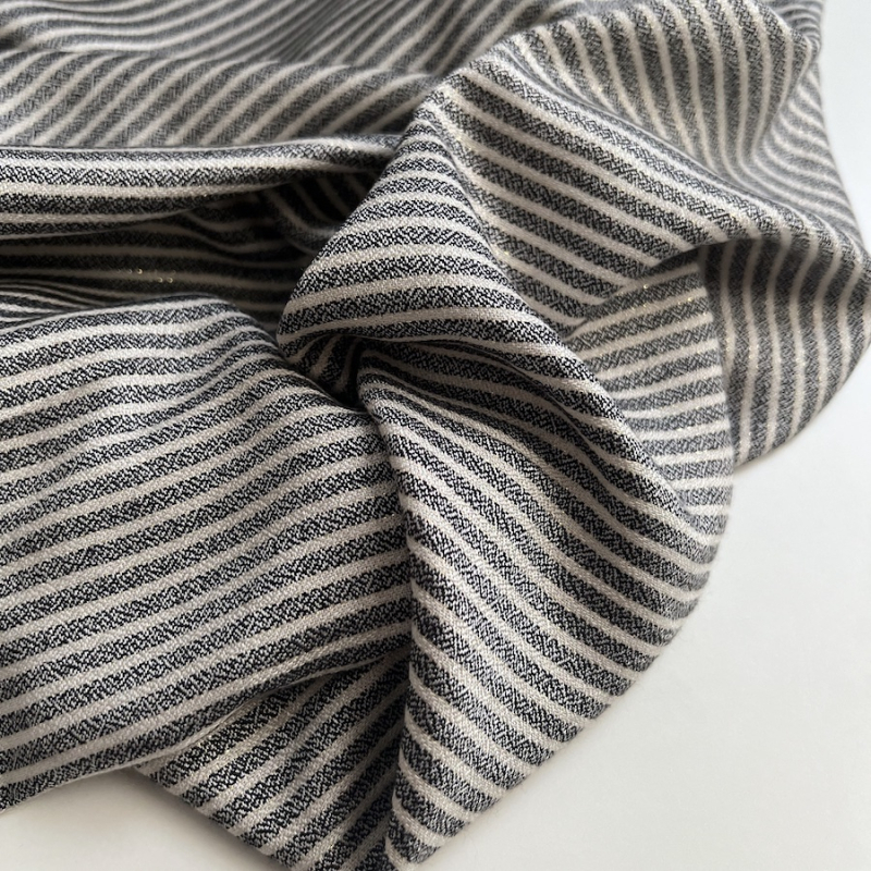 Viscose rayures chinées noires, écru et lurex doré Batikou - 1
